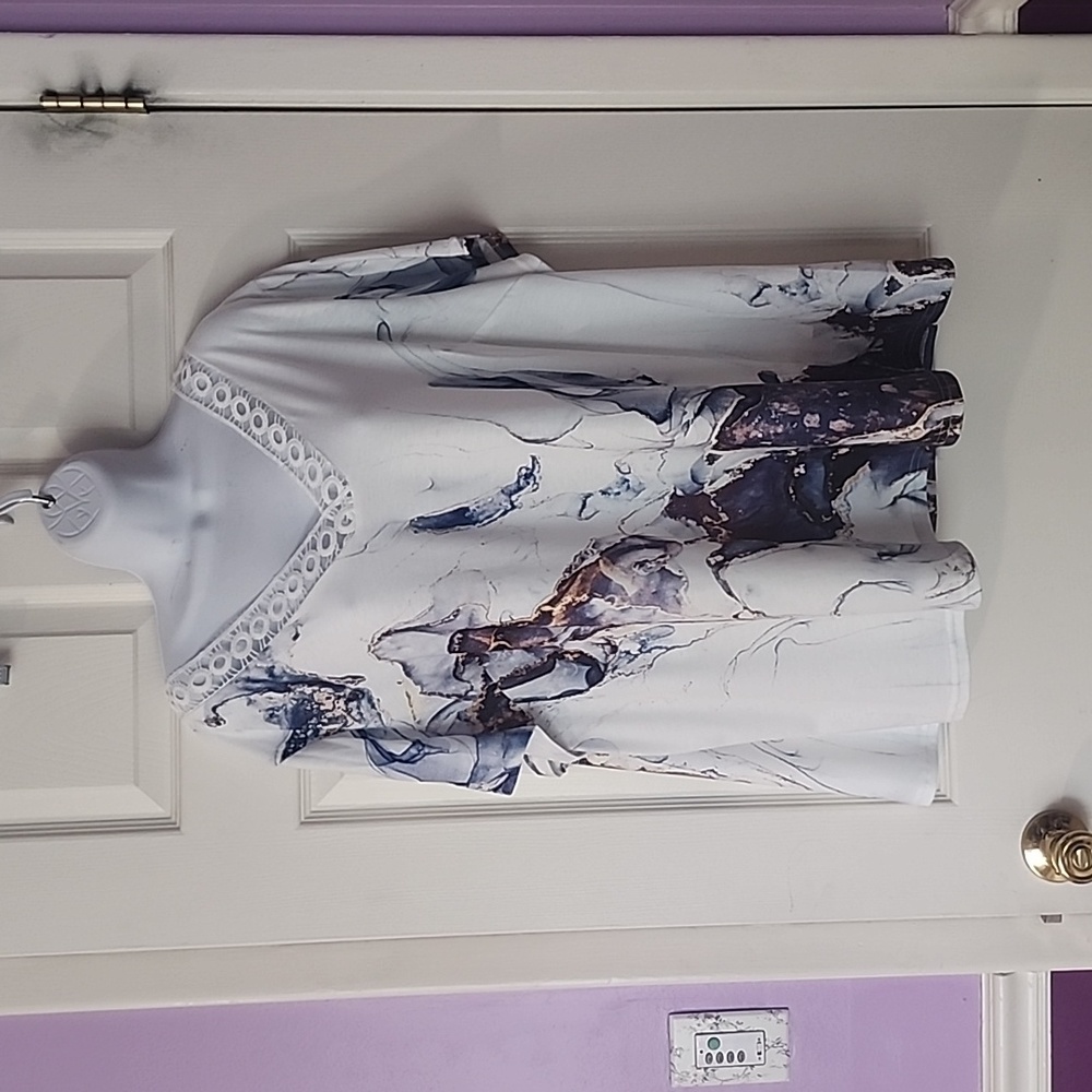 NWOT Womens 2x short sleeve top